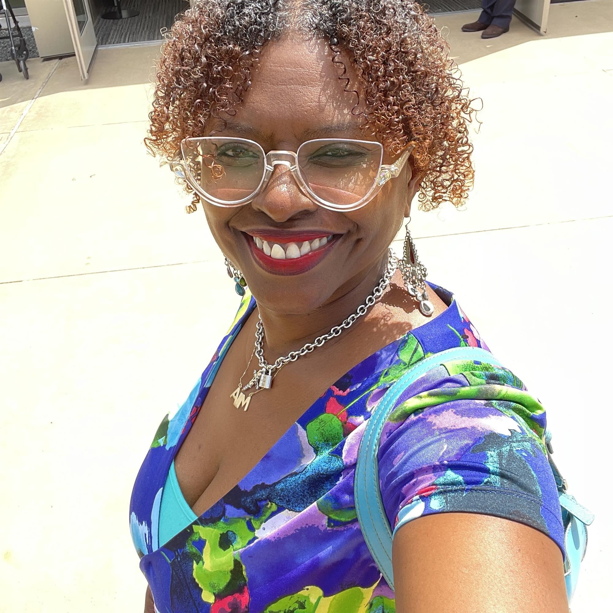 Gardner, Mia / About Me